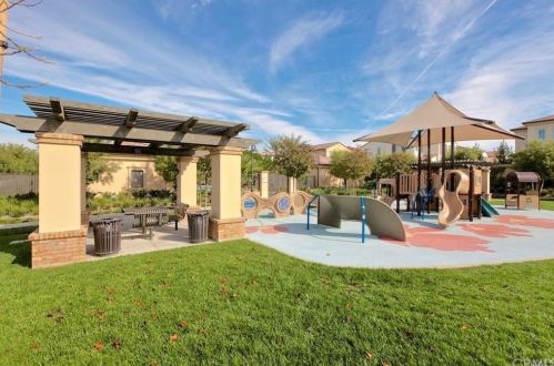 57 Kempton, Irvine CA  92620-2139 exterior