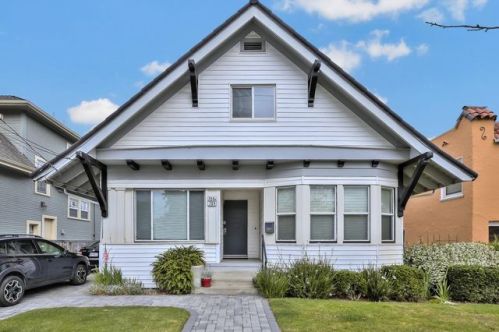 704 Howard Ave, Burlingame, CA 94010-3005