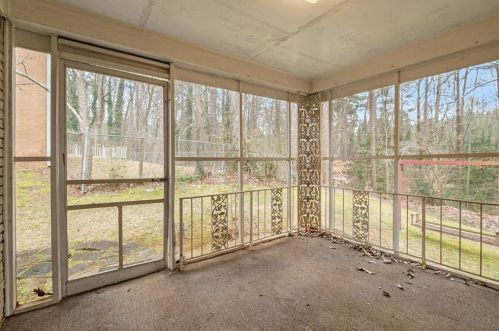 558 Larchmont Dr, Atlanta GA  30318-7112 exterior