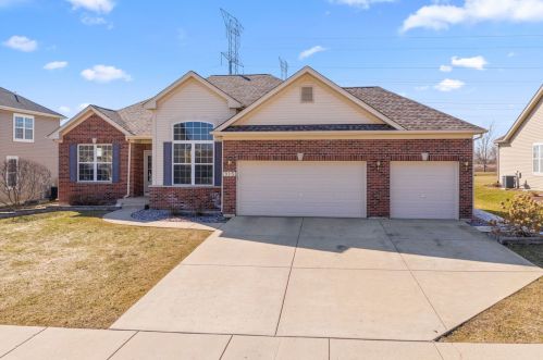 915 Willow Ln, Joliet, IL 60404-2545