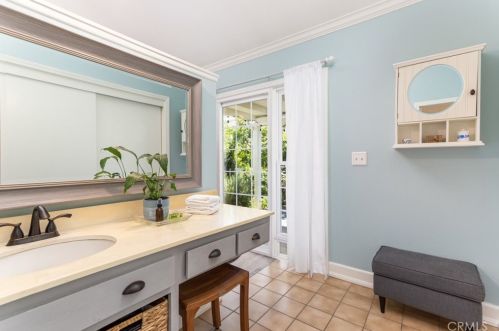 5042 Doanoke Ave, Irvine CA  92604-2407 exterior