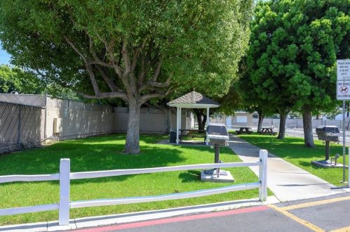 45 Maple Via, Anaheim CA  92801-1036 exterior