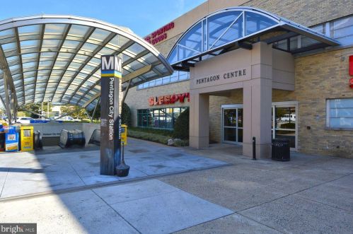 1301 Arlington Ridge Rd, Arlington VA  22202-1954 exterior