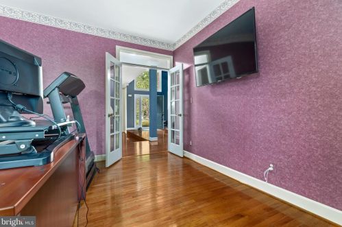 8006 Middlewood Pl, Springfield VA  22153-1928 exterior