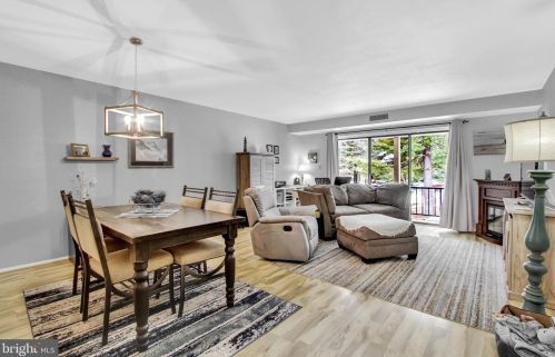 13 Valleybrook Dr, Lancaster PA  17601-4619 exterior