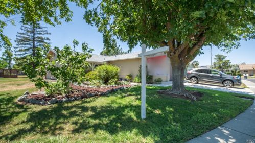 140 Monterey Dr, Vacaville, CA 95687-3421