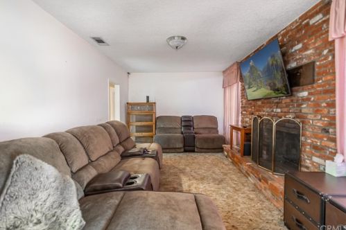 10080 Victoria Ave, Riverside CA  92503-6146 exterior