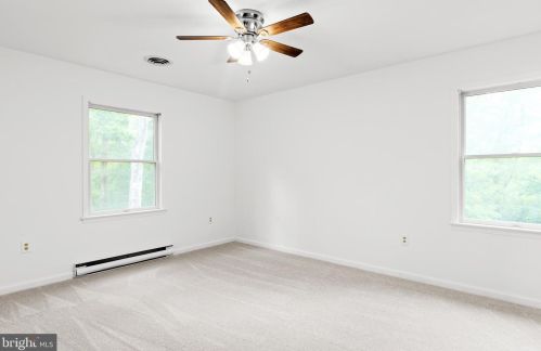 53 Bob White Dr, Harpers Ferry WV  25425-5810 exterior