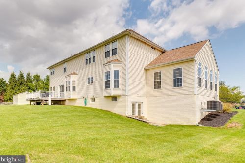 288 Fraser Ct, Charles Town WV  25414-5463 exterior