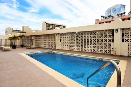 818 King St, Honolulu HI  96813-3003 exterior