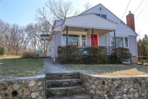 9 Wayland St, Westerly, RI 02808-1414