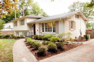 2703 Courtney Ln, Greensboro, NC 27408-4305