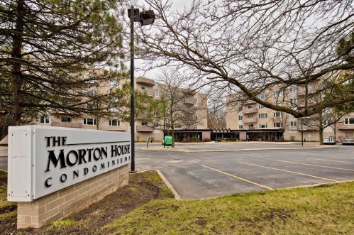 6411 Lincoln Ave, Morton Grove IL  60053-2643 exterior