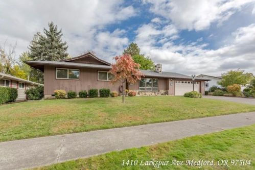 1410 Larkspur Ave, Medford, OR 97504-5552