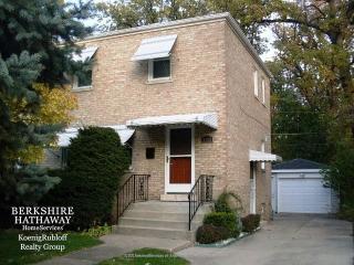 3903 Circle Dr, Brookfield, IL 60513-2107