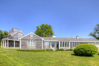 592 Tuckerman Ave, Middletown, RI 02842-6061
