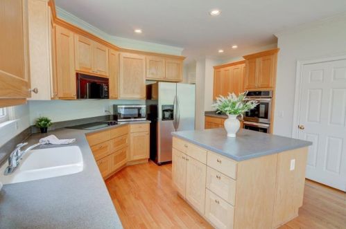 305 Hunting View Ct, Atlanta GA  30328-2779 exterior
