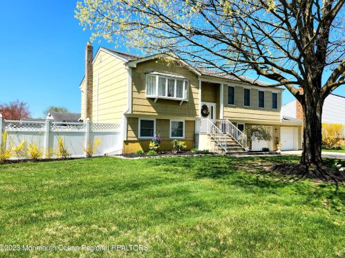508 Maplewood Dr, Lacey Township, NJ 08734-2835