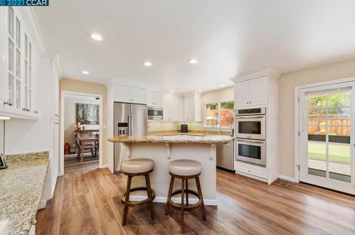 907 Hastings Dr, Concord CA  94518-3821 exterior