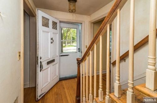374 Hamilton Rd, Ridgewood, NJ 07450-1015