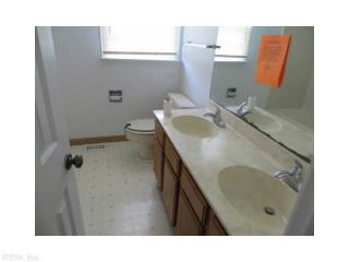220 Commodore Dr, Hampton VA  23669-1009 exterior