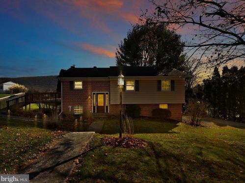 87 Crestview Dr, Primrose, PA 17901-4003