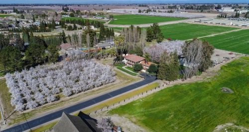 5206 Tully Rd, Modesto, CA 95356-9706