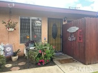 301 Tustin Ave, Anaheim CA  92807-2633 exterior