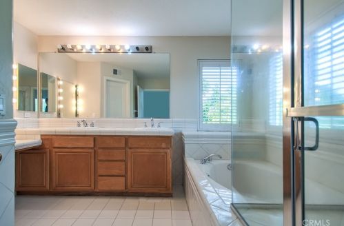 2 Altezza, Irvine CA  92606-8909 exterior