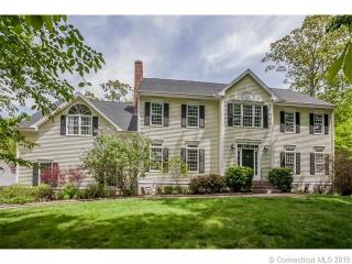 20 Elizabeth St, Guilford, CT 06437-1734