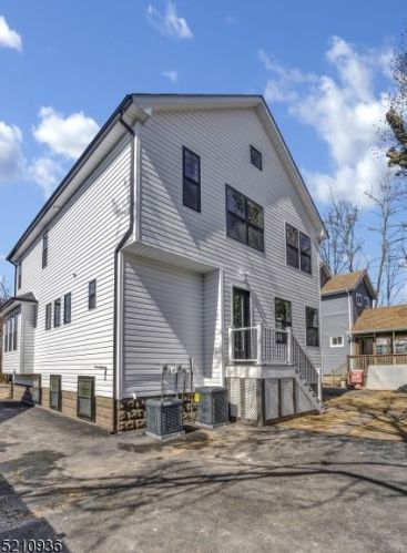 208 Indiana St, Maplewood NJ  07040-3404 exterior