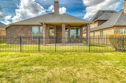 302 Round Lake Dr, Richmond TX 77469-1778 exterior