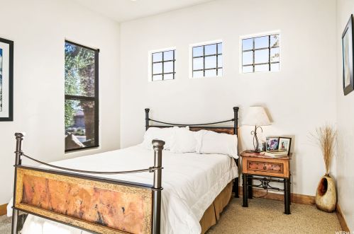 340 Snow Cyn Dr, Kayenta UT 84738-6041 exterior