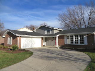 905 Crestview Dr, Palatine, IL 60067-3413