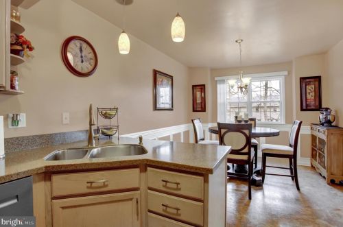 16 Mill Pond Dr, Lancaster PA  17603-7411 exterior