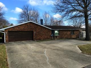 13 Jerry Ln, Springfield, IL 62711-9233