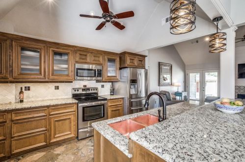 2433 Coachlight Ln, Conroe TX  exterior