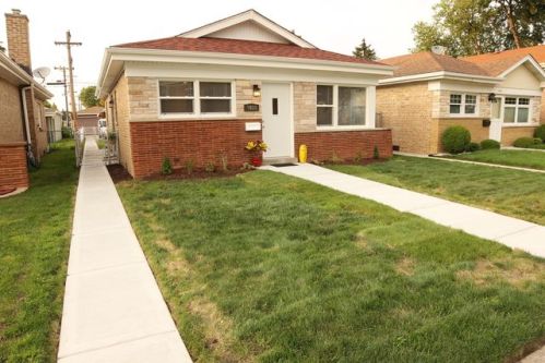 7008 Pershing Rd, Forest View, IL 60402-3938