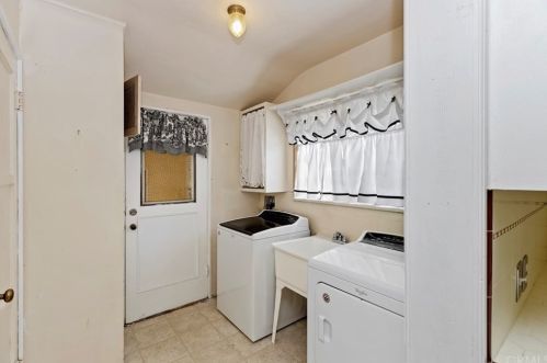 5690 Riverside Ave, Riverside CA  92506-1837 exterior