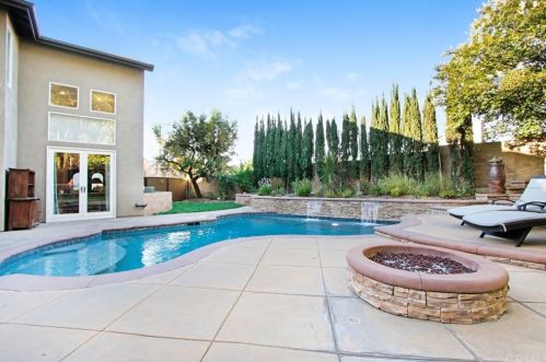 8730 Foxhollow Dr, Anaheim CA  92808-1674 exterior