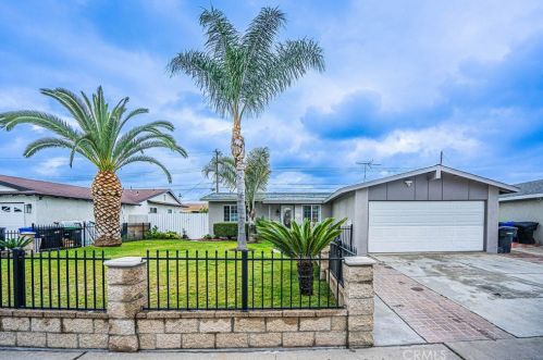 10645 Lowden St, Stanton, CA 90680-2055