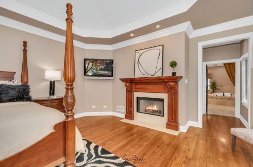 305 Ambriance Dr, Willowbrook IL  60527-0803 exterior