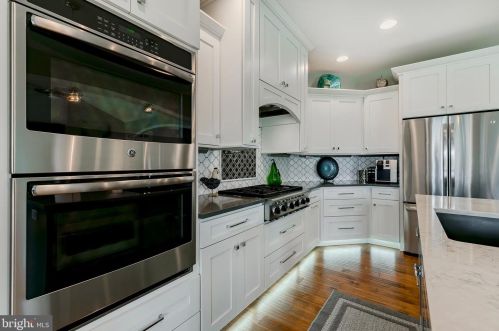 212 Shade Tree Dr, Lancaster PA  17603-5074 exterior