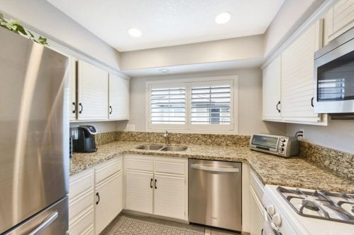 571 Glenhurst Dr, Anaheim CA  92808-1927 exterior