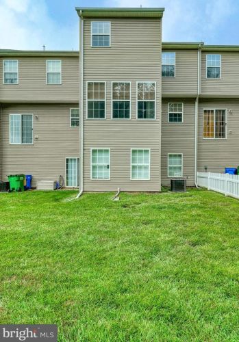 150 Bruaw Dr, York, PA 17406-6500