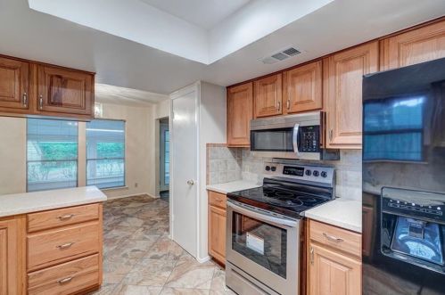 12118 Black Angus Dr, Austin TX  78727-6710 exterior