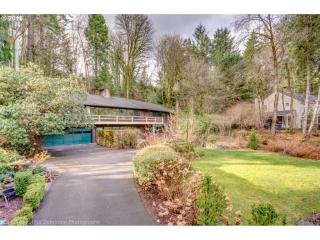 121 48th Ave, Portland, OR 97210-1001