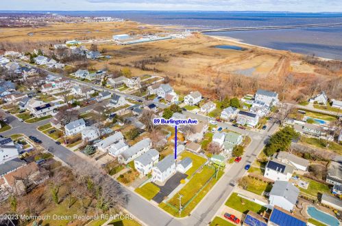 89 Burlington Ave, Leonardo, NJ 07737-1101
