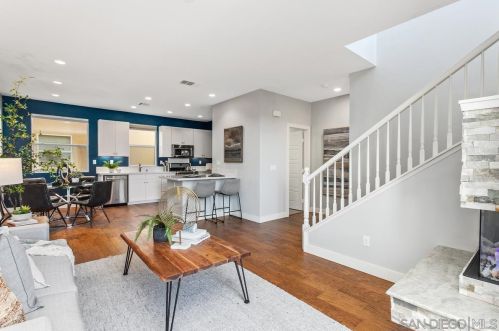 438 Cleveland St, Oceanside, CA 92054-2523