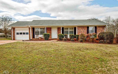 18 Friar Tuck Rd, Newnan, GA 30263-5501